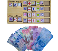 Caja matemática con billetes y monedas