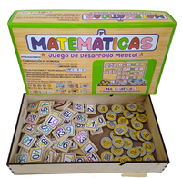 Caja matemática con billetes y monedas