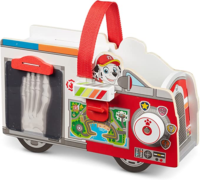 Camión de rescate de madera de Marshall Melissa & Doug